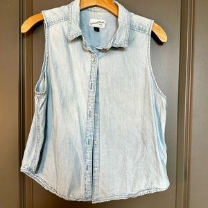 Universal Thread | Denim Sleeveless Button Up | Size Medium